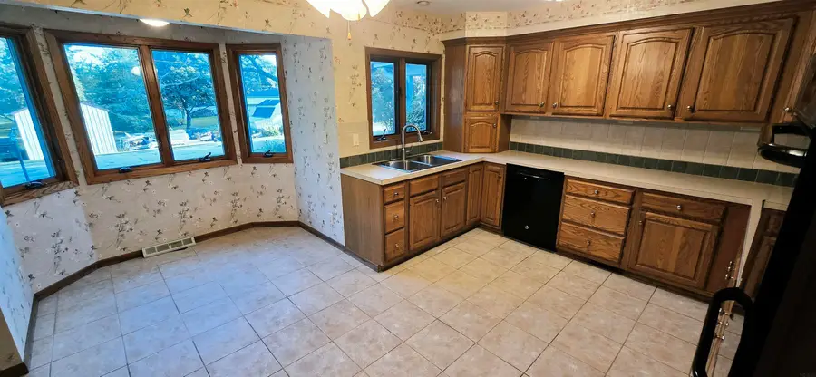 1766 Oak Drive, Charles City, IA 50616 - #3