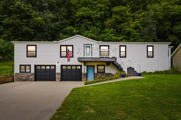 122 N Bluff Street, Guttenberg, IA 52052