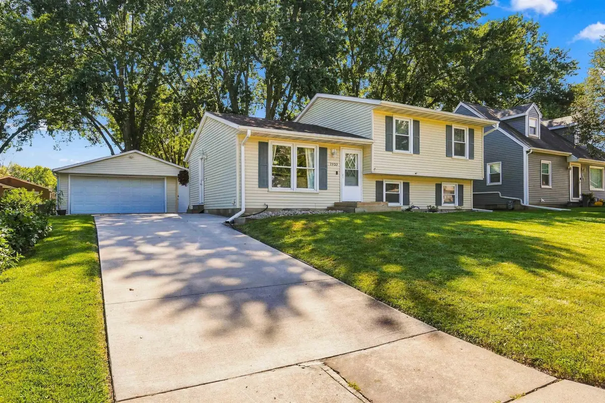 1933 Castle Street, Waterloo, IA 50701 - #1