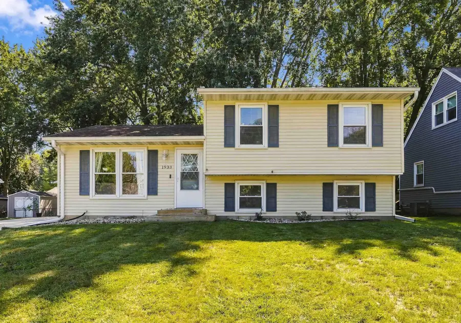 1933 Castle Street, Waterloo, IA 50701 - #2