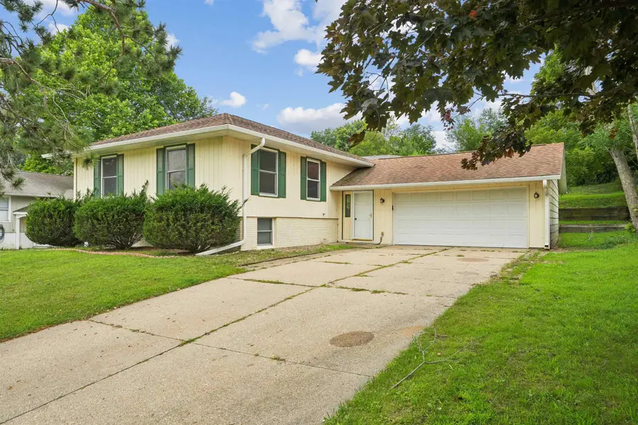 217 Chatham Road, Cedar Rapids, IA 52402 - #2