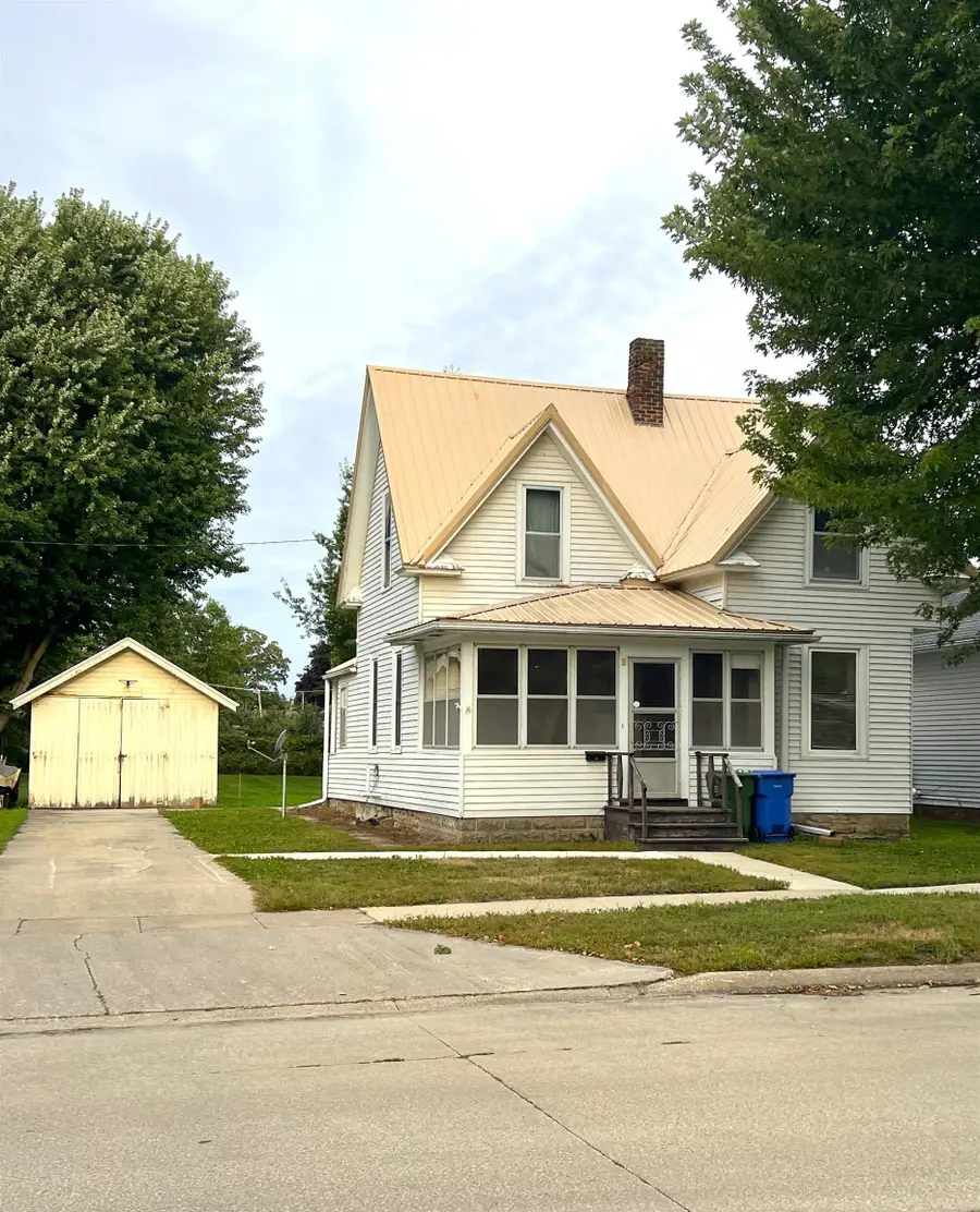 208 E 6th Street, Cresco, IA 52136 - #2