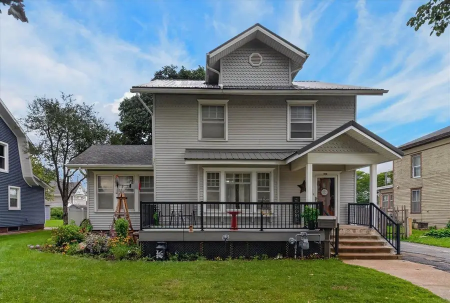 312 N Walnut Avenue, New Hampton, IA 50659 - #2