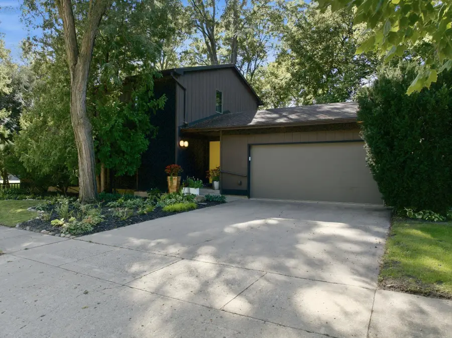 428 SE 1st Street, Waverly, IA 50677 - #2