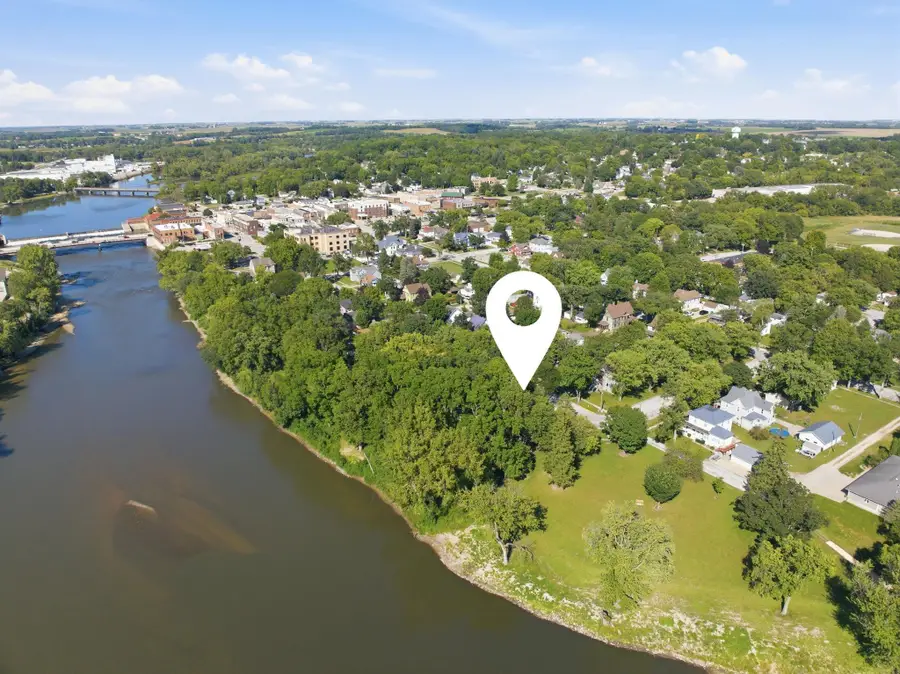 428 SE 1st Street, Waverly, IA 50677 - #3