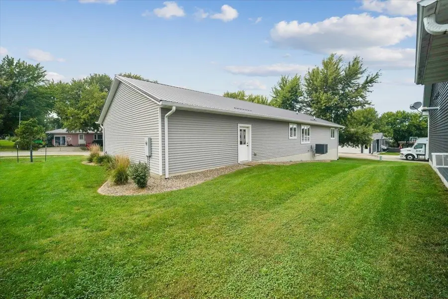 307 Jefferson Street, Dunkerton, IA 50626 - #3