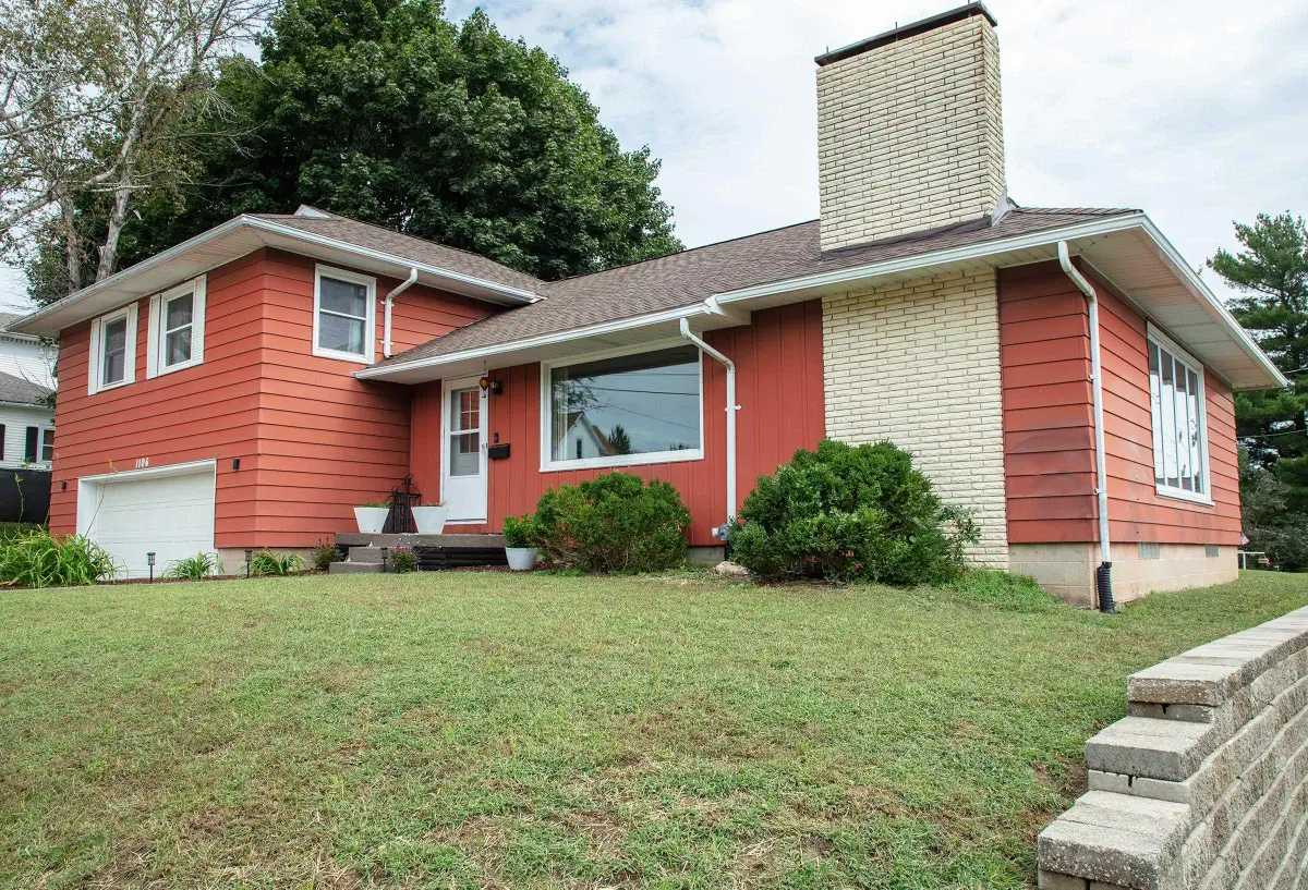 1106 10th Street, Grundy Center, IA 50638 - #1