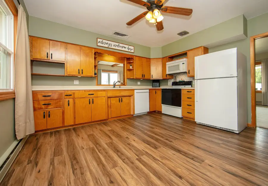 1106 10th Street, Grundy Center, IA 50638 - #2