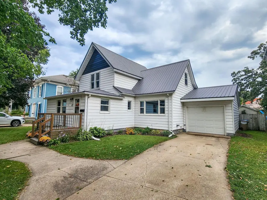 112 E Union Street, Manchester, IA 52057 - #2