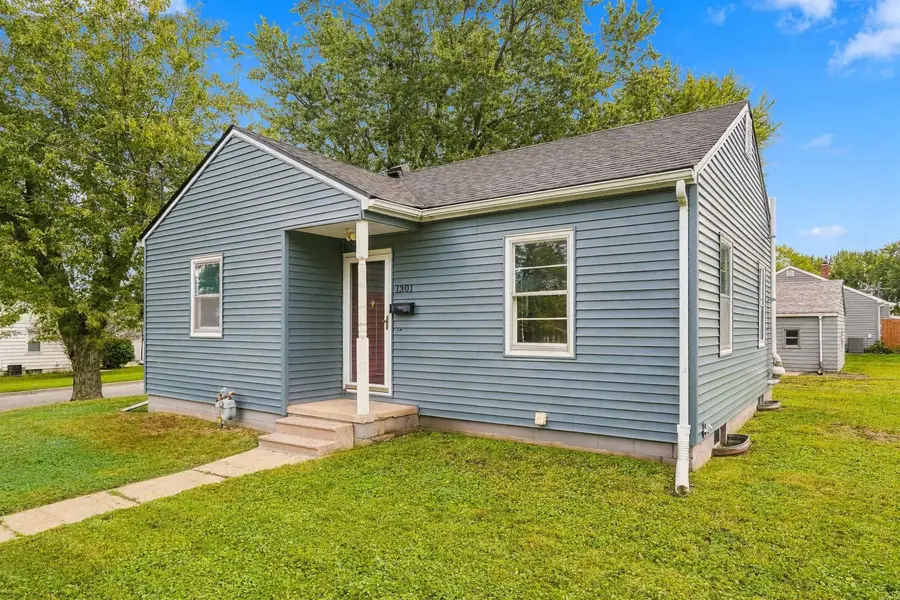 1301 W 11th Street, Waterloo, IA 50702 - #2