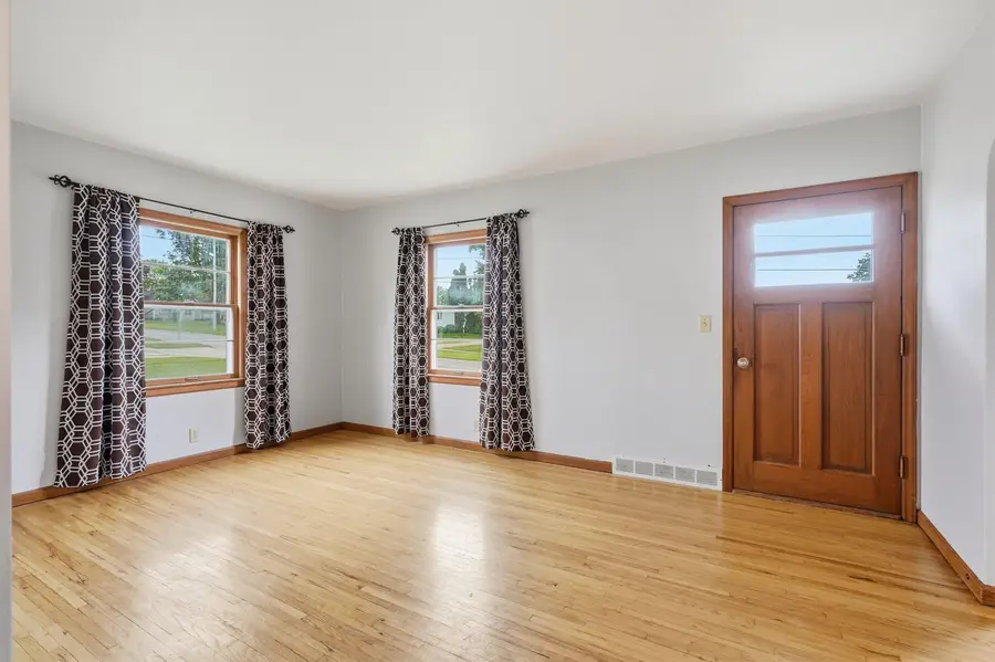 1301 W 11th Street, Waterloo, IA 50702 - #3