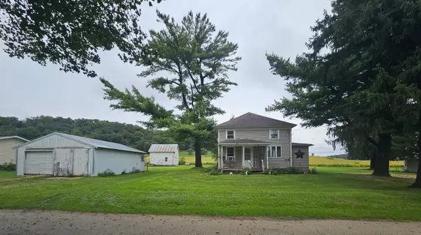 102 W Springwater Street, Wadena, IA 52169
