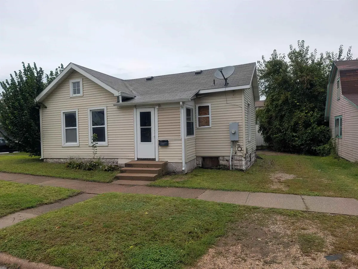 624 State Street, Cedar Falls, IA 50613 - #1