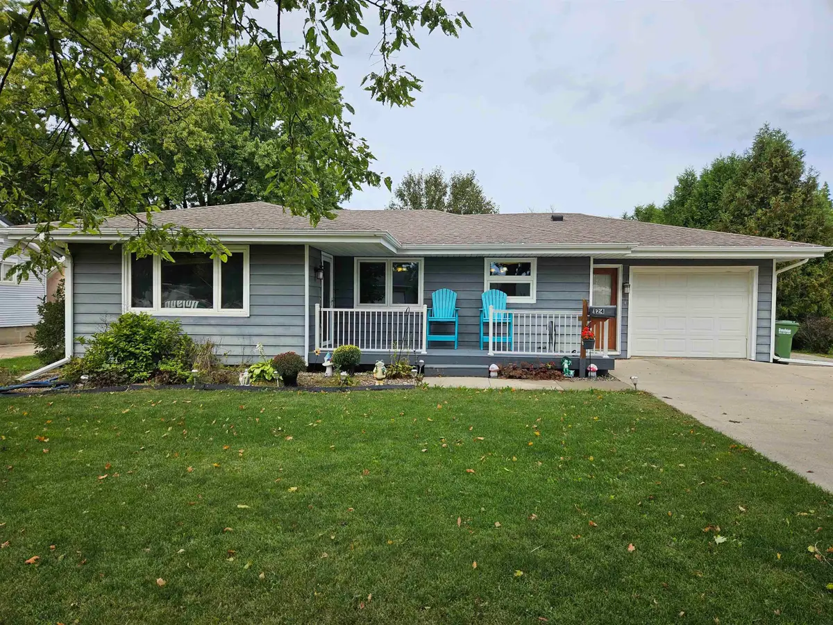 124 SW 4th Avenue, Cresco, IA 52136 - #1