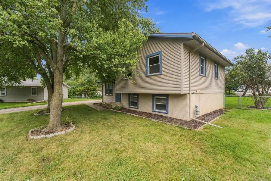 1221 Calumett Drive, Cedar Falls, IA 50613 - #2