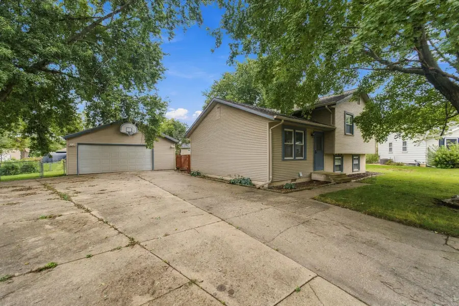 1221 Calumett Drive, Cedar Falls, IA 50613 - #3