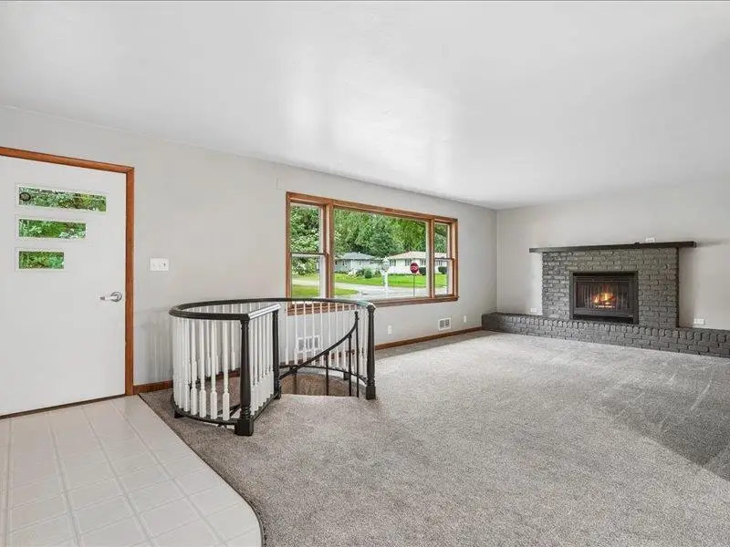 1911 Crescent Drive, Cedar Falls, IA 50613 - #2