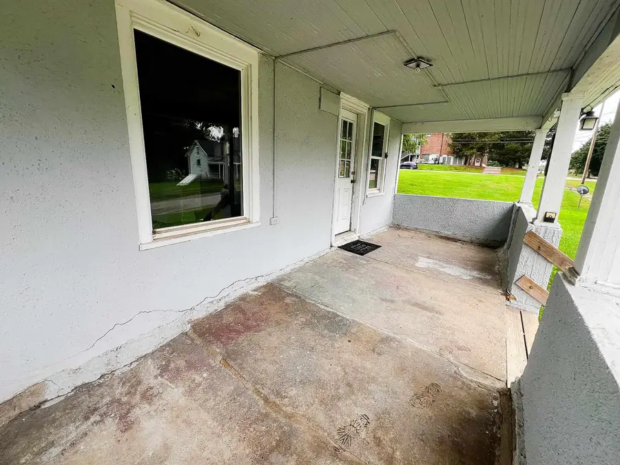 404 E Clark Street, Fayette, IA 52142 - #3