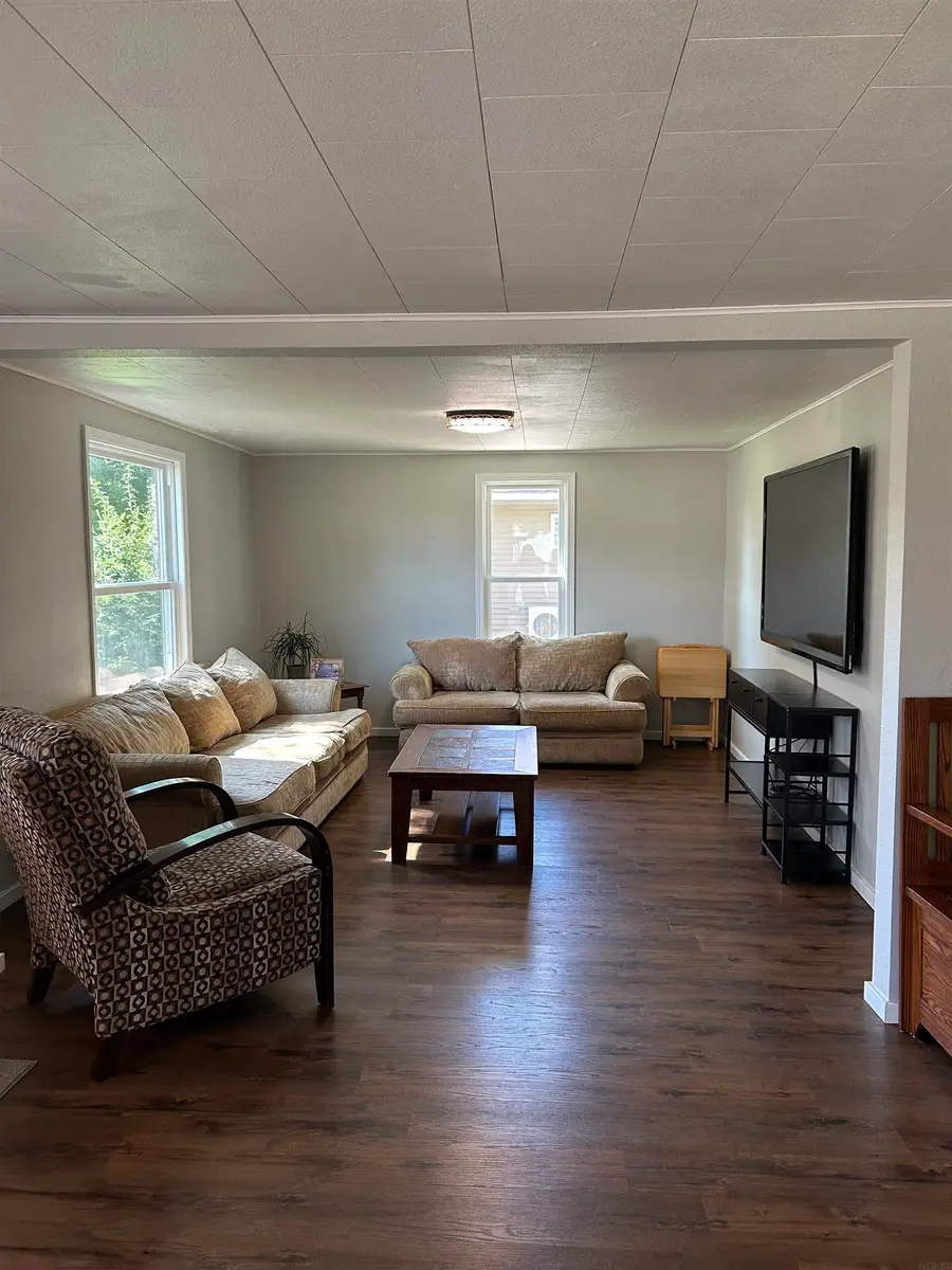 130 E 5th Avenue, Cresco, IA 52136 - #2