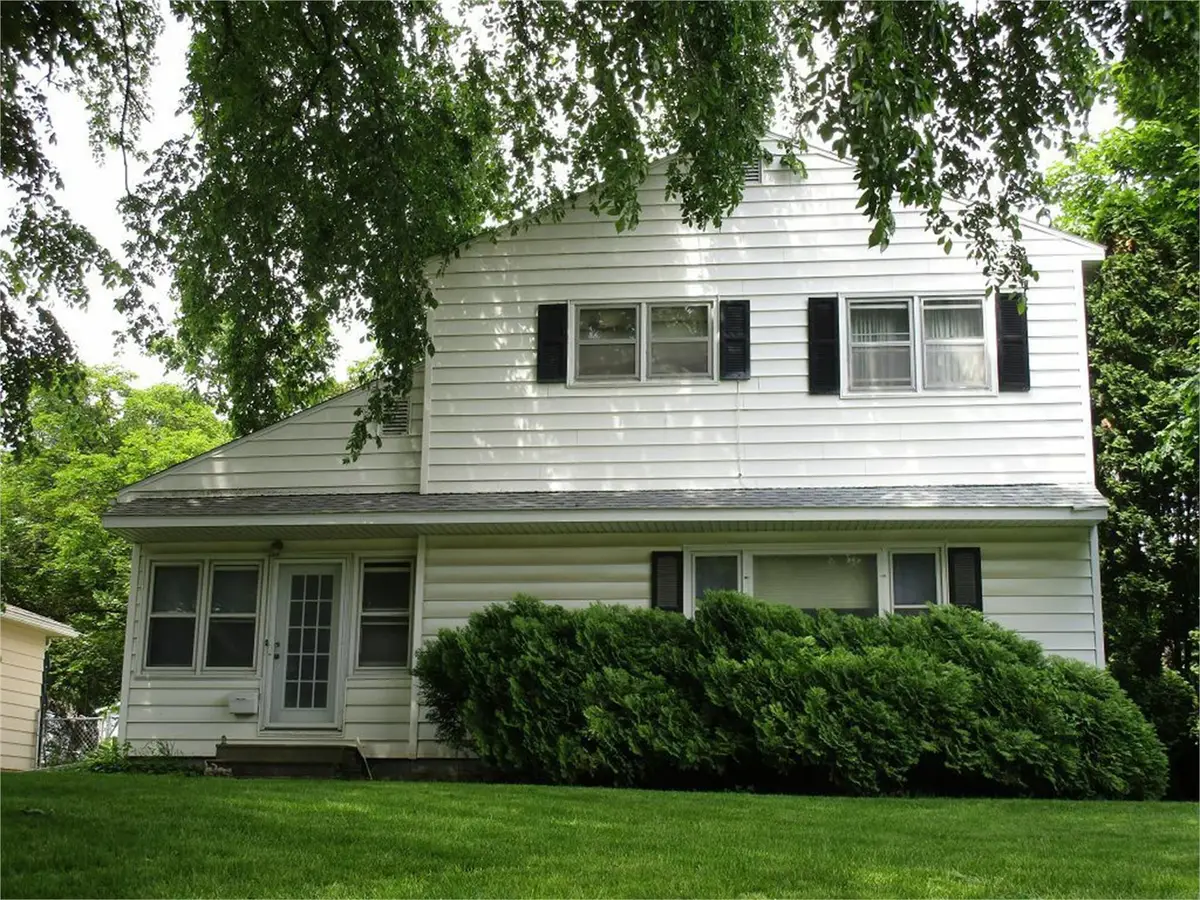 1505 W 3rd Street, Cedar Falls, IA 50613 - #1