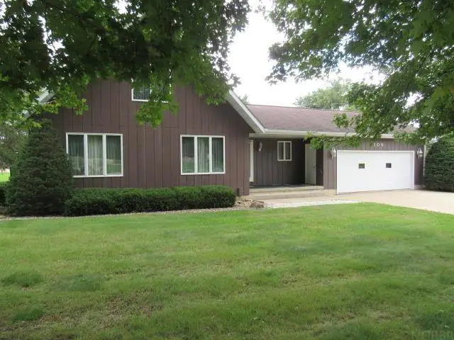 108 College St Ne, Hopkinton, IA 52237 - #1