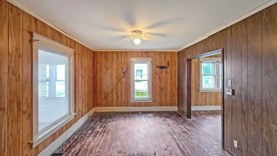 407 Rath Street, Waterloo, IA 50703 - #3