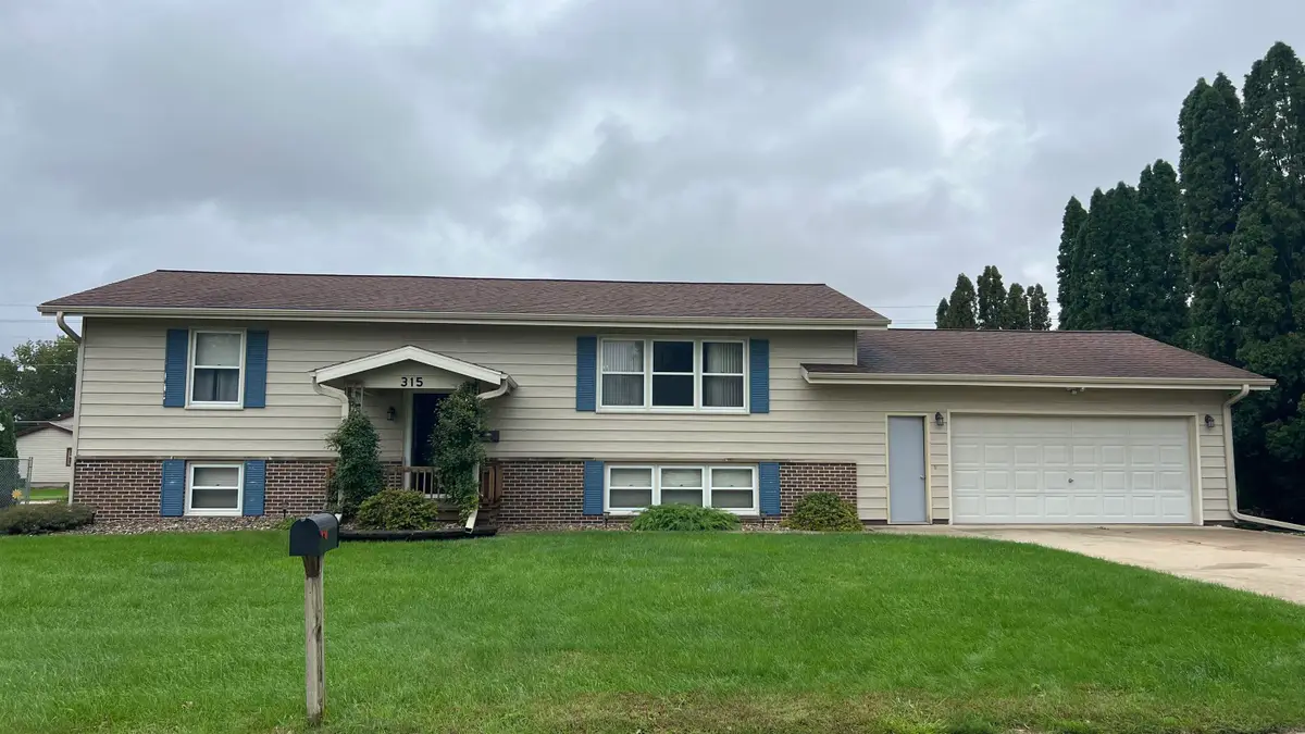 315 S 5th Avenue, New Hampton, IA 50659 - #1