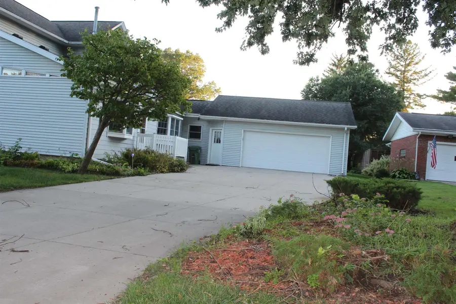 403 S Walnut Street, Shell Rock, IA 50670 - #2