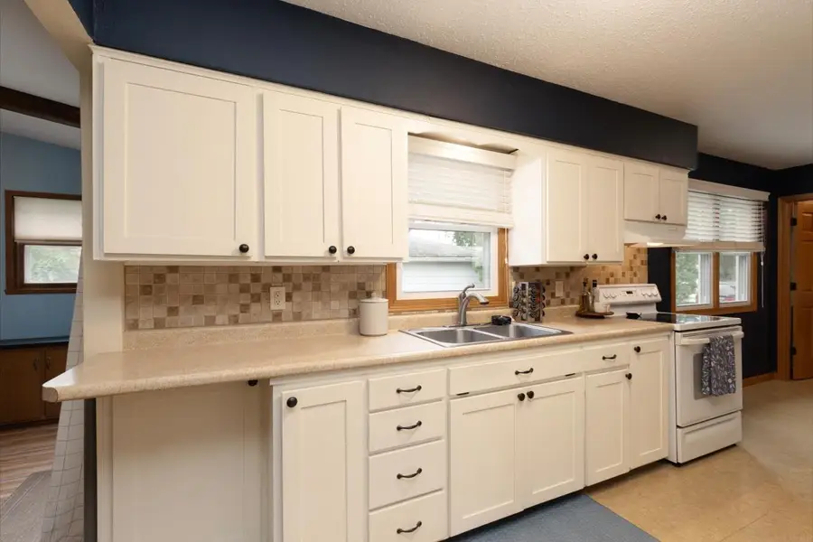 2308 Royal Drive, Cedar Falls, IA 50613 - #2