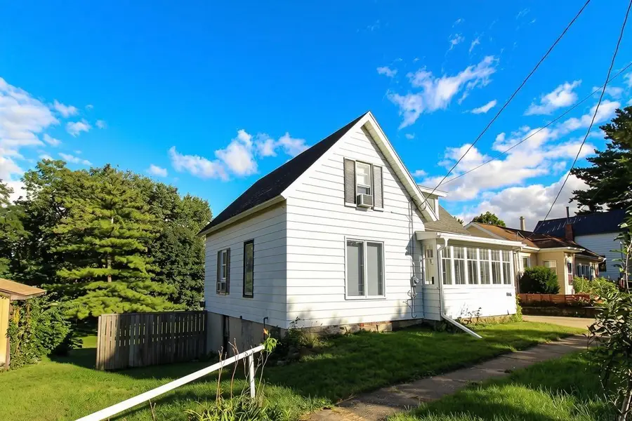 806 Bluff Street, Cedar Falls, IA 50613 - #2