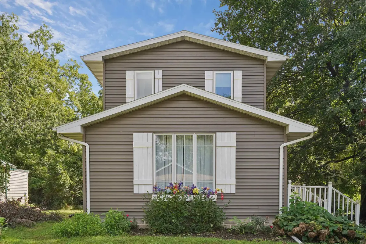 145 Chicago Street, Waterloo, IA 50701 - #1