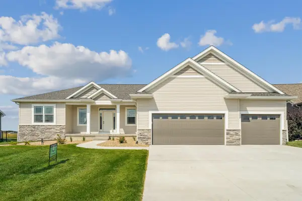 1428 Sandstone Lane, Cedar Falls, IA 50613