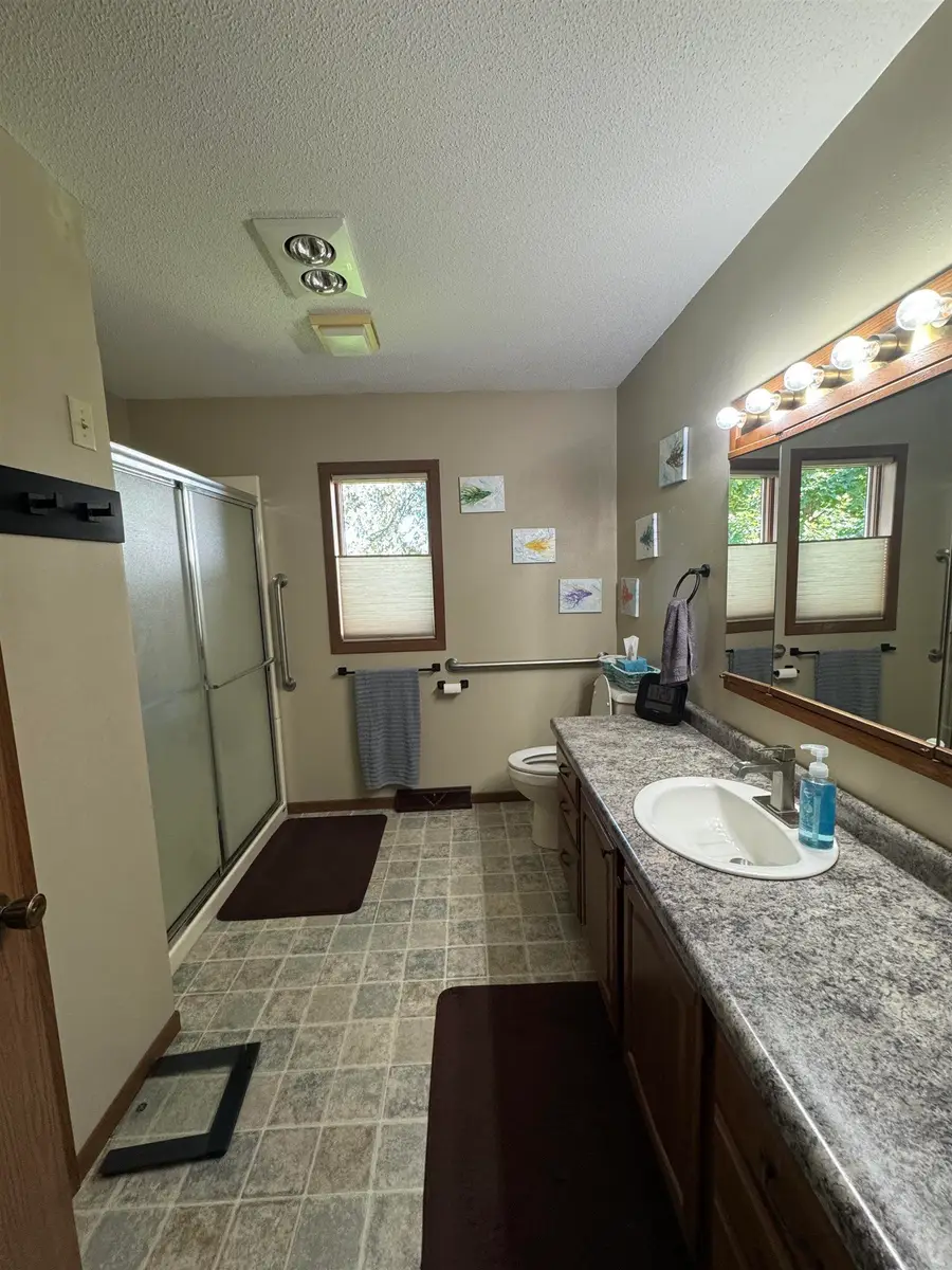 911 Clinton, Charles City, IA 50616 - #2