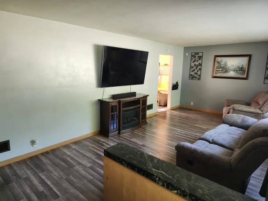 8 SE 12th Avenue, Oelwein, IA 50662 - #3