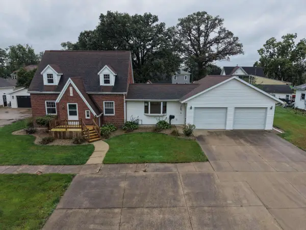 914 1st Avenue, Ackley, IA 50601