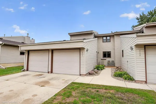 904 Prairie Meadow Court, Waterloo, IA 50701