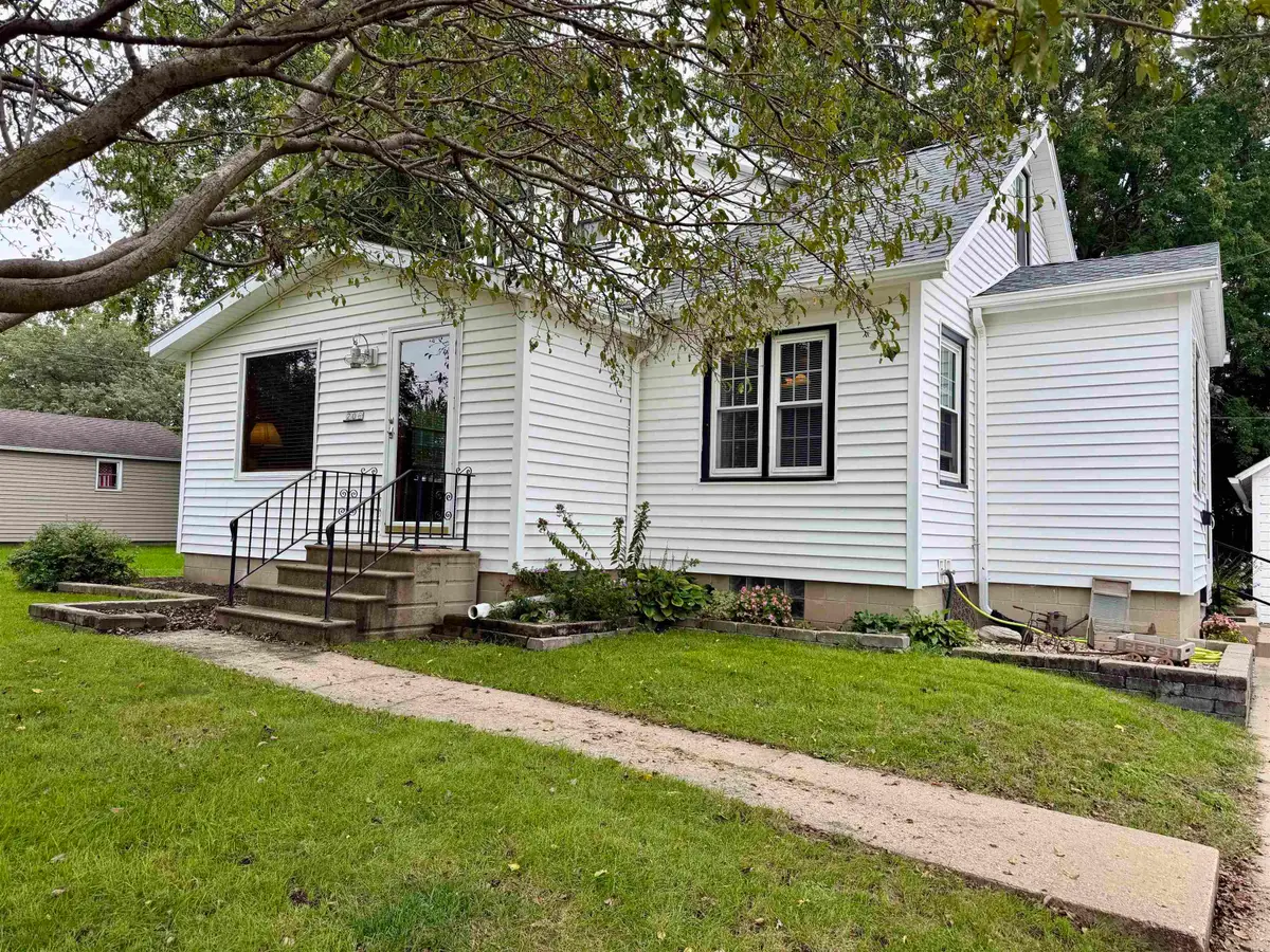 206 F Avenue, Grundy Center, IA 50638 - #1