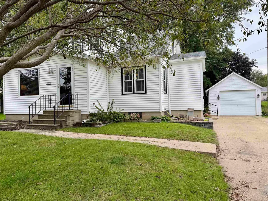 206 F Avenue, Grundy Center, IA 50638 - #2
