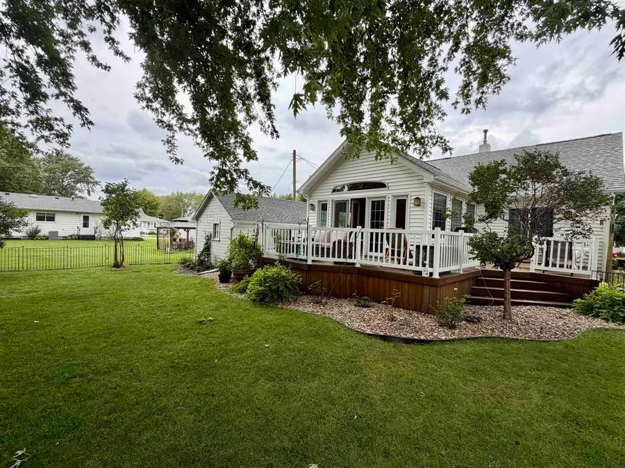 206 F Avenue, Grundy Center, IA 50638 - #3
