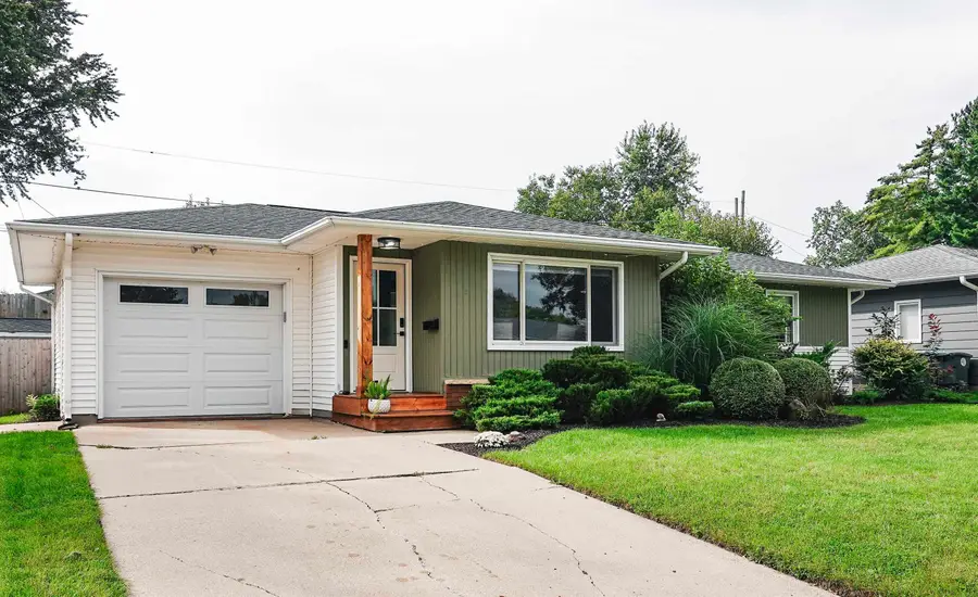 818 Loretta Avenue, Waterloo, IA 50702 - #2