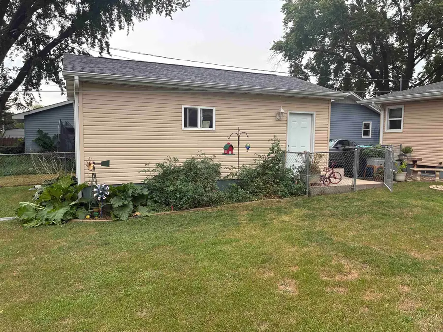 1835 Plymouth Avenue, Waterloo, IA 50702 - #3