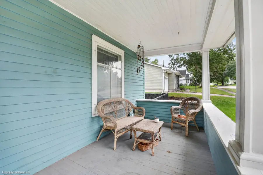 916 Walnut Street, Cedar Falls, IA 50613 - #2