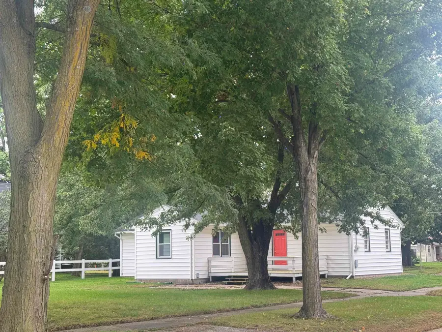 907 5th St., Charles City, IA 50616 - #3