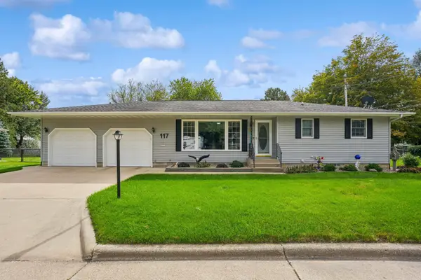 117 Circle Drive, Manchester, IA 52057