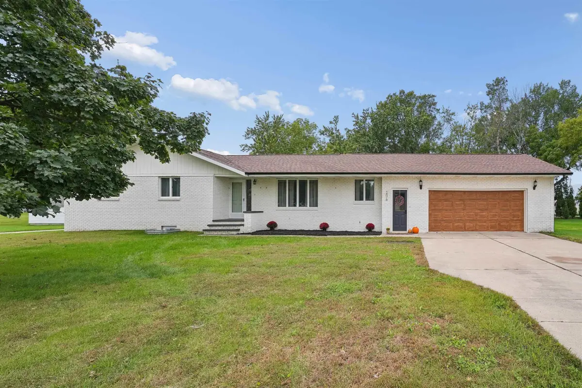 206 5th St N, Fairbank, IA 50629 - #1