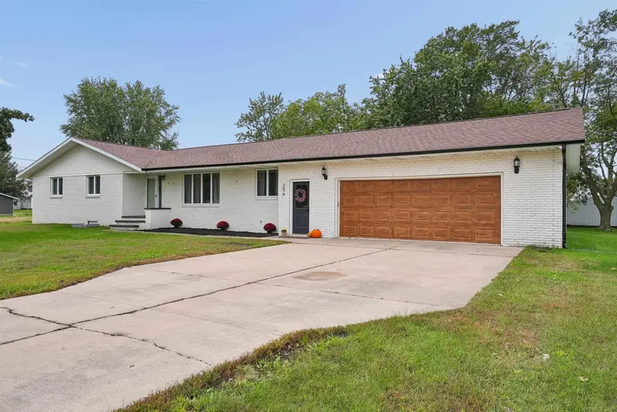 206 5th St N, Fairbank, IA 50629 - #2