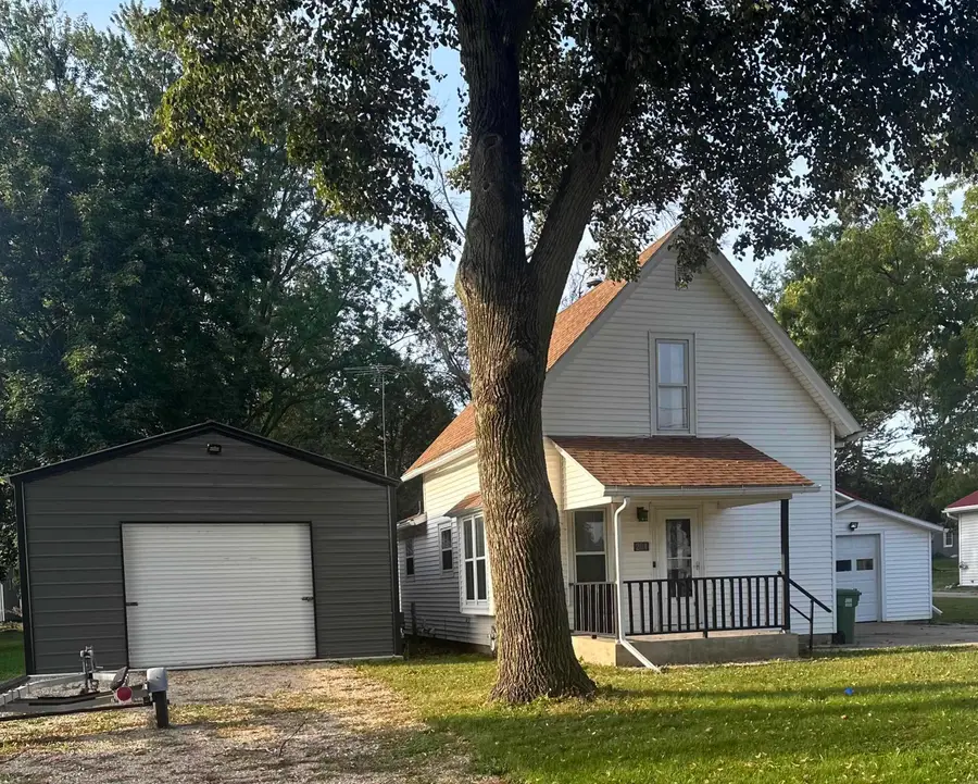 204 8th Street, Charles City, IA 50616 - #2
