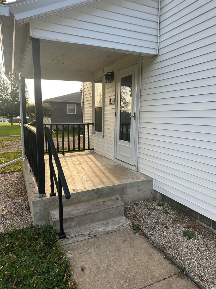 204 8th Street, Charles City, IA 50616 - #3