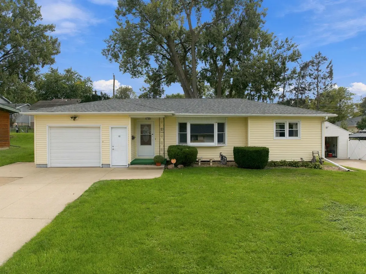 1156 Lindner Drive, Waterloo, IA 50702 - #1