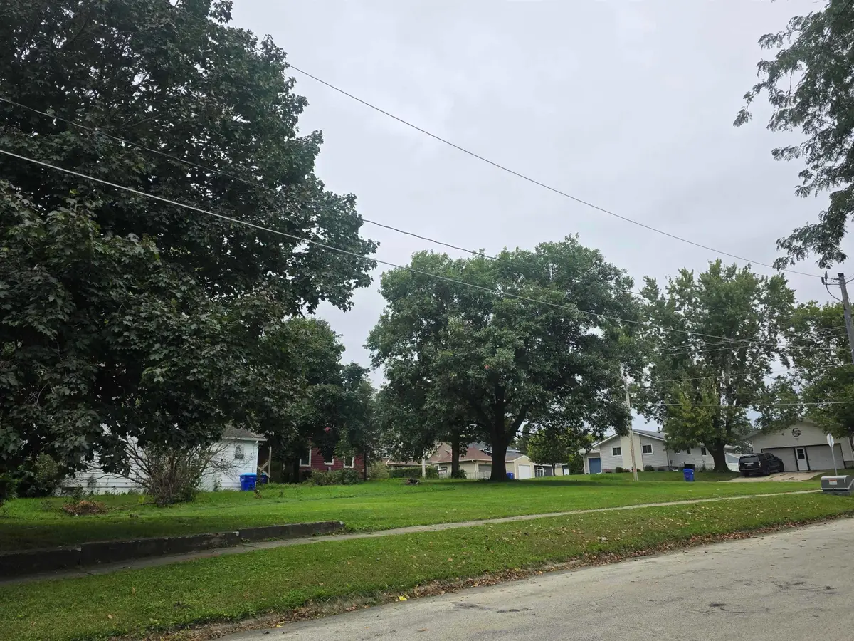 602 NE 2nd Avenue, Oelwein, IA 50662 - #1